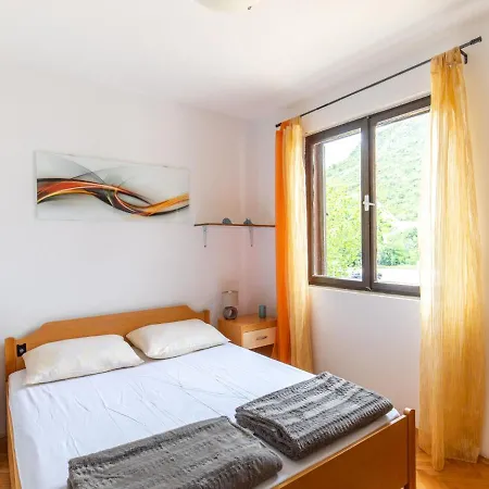 Classy In With Patio Apartman Ston