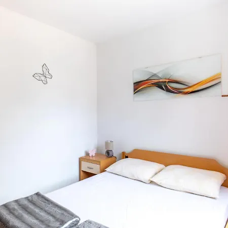 Apartman Classy In With Patio